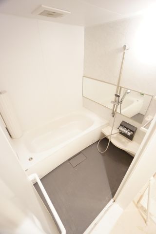 バス・シャワールーム　※同物件・反転タイプの写真です。