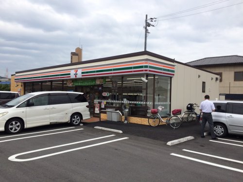 コンビニ　セブンイレブン門真巣本町店（コンビニ）まで142m