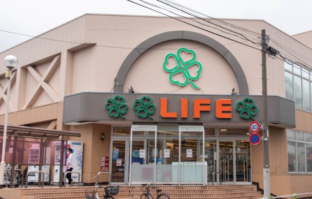 スーパー　ライフ赤塚店（スーパー）まで735m