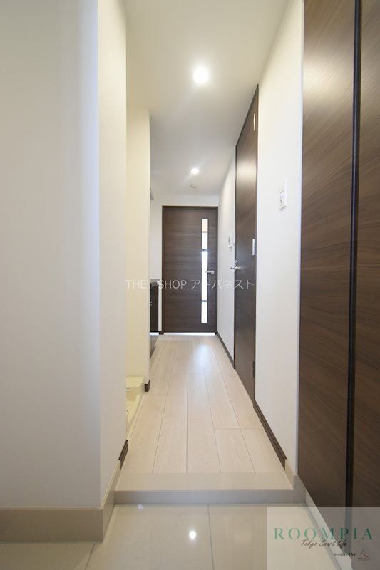 玄関　※同タイプの別のお部屋です。