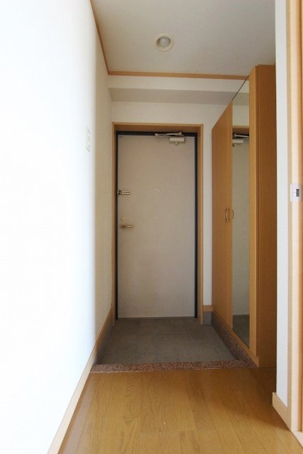 玄関　別部屋のものです。