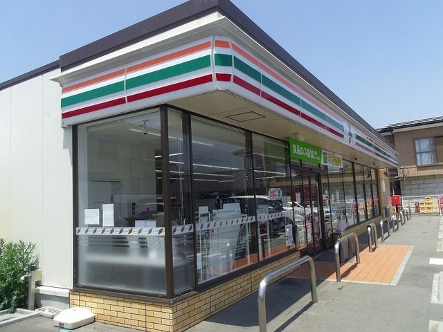 コンビニ　セブンイレブン福島瀬上店（コンビニ）まで900m