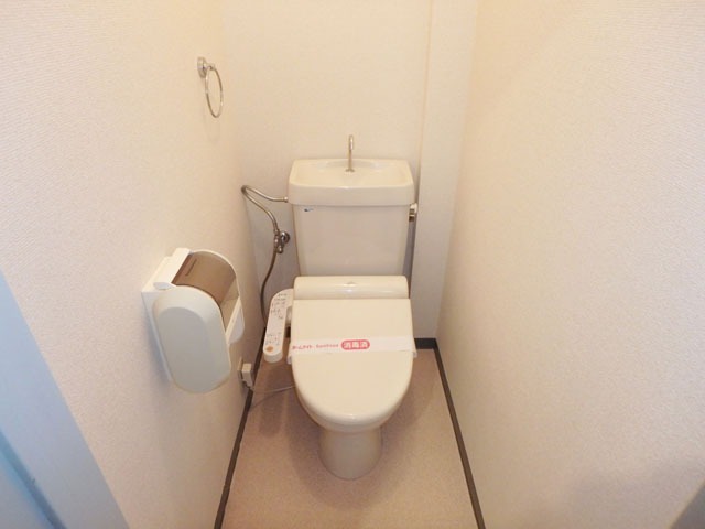 トイレ　温水洗浄便座付き