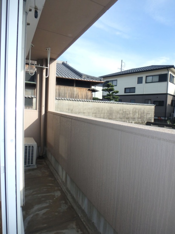 バルコニー　南西向きで日当たり良好