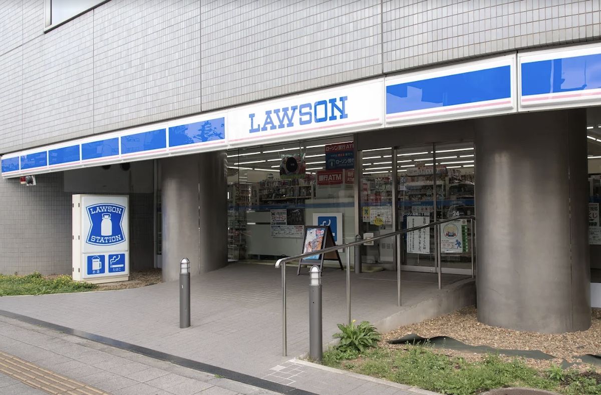 コンビニ　ローソン 高輪三丁目店（コンビニ）まで65m