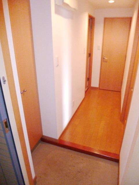 玄関　★下駄箱付きで玄関すっきり★