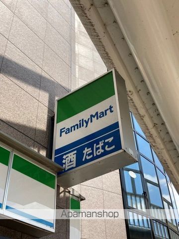 コンビニ　ファミリーマート（コンビニ）まで124m