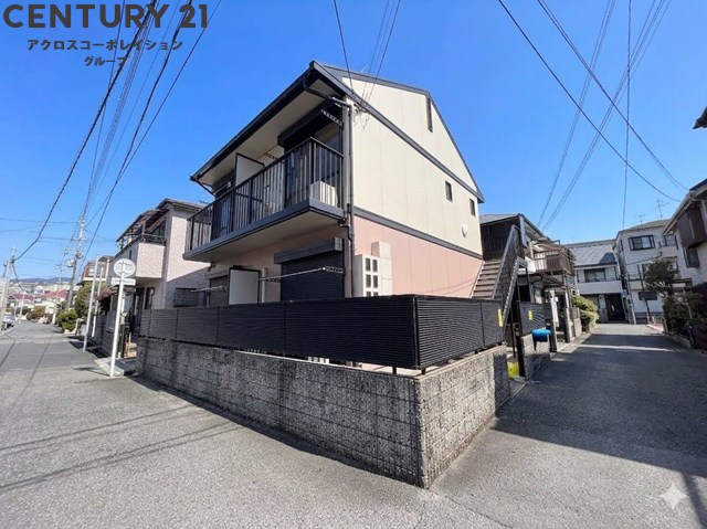 建物外観　敷地内に居住者専用のごみ置き場があります