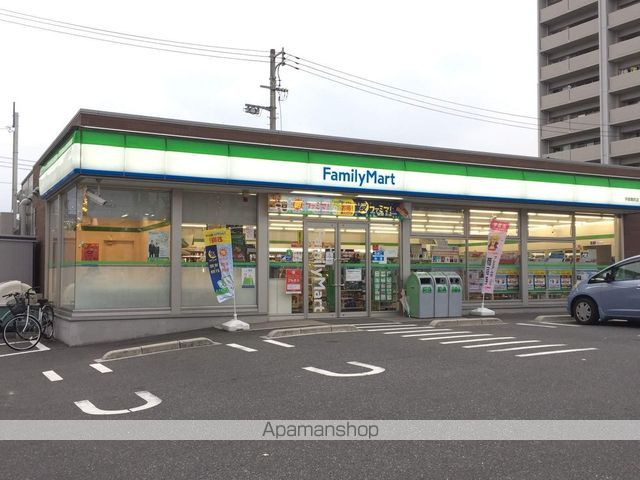 コンビニ　ファミリーマート（コンビニ）まで1070m