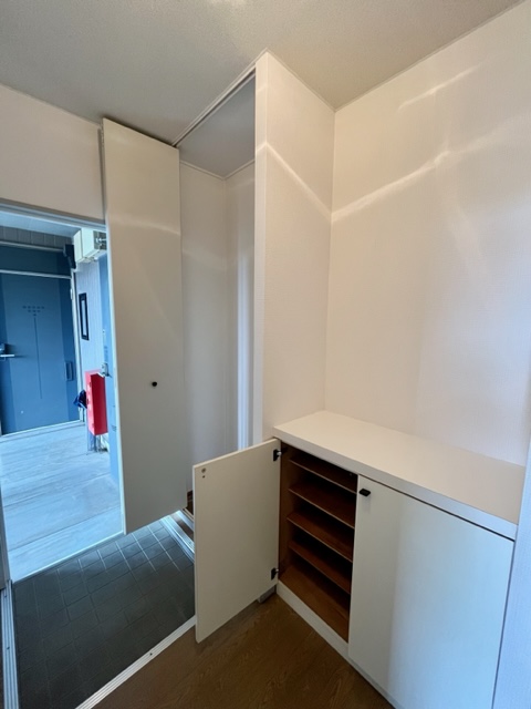 玄関　※同間取り別棟の写真です。