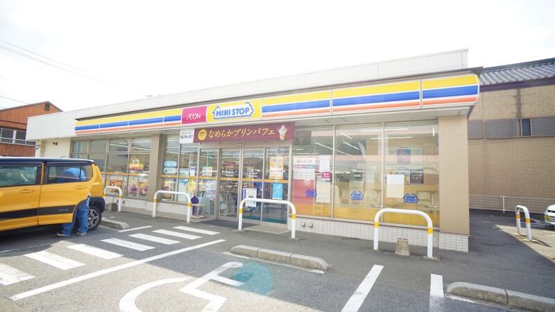 コンビニ　ミニストップ飯塚下三緒店（コンビニ）まで1379m