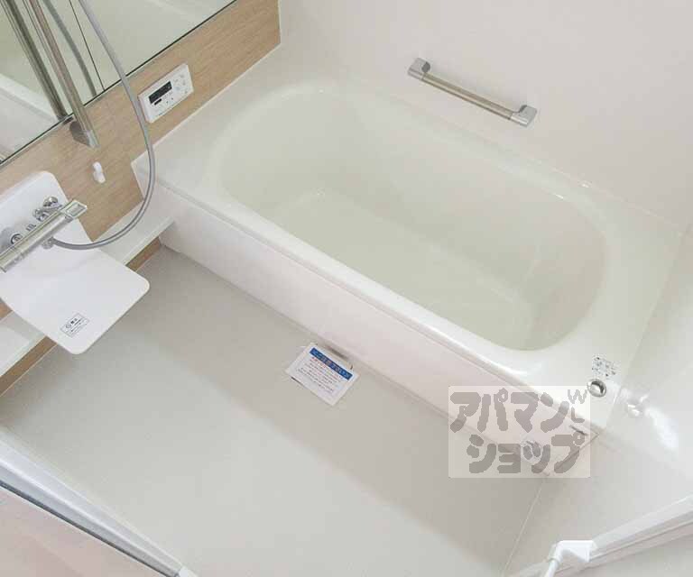 バス・シャワールーム　足がゆっくりとのばせますね！