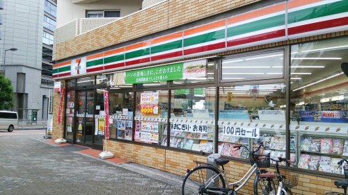 コンビニ　セブンイレブン 大阪江戸堀3丁目店（コンビニ）まで110m