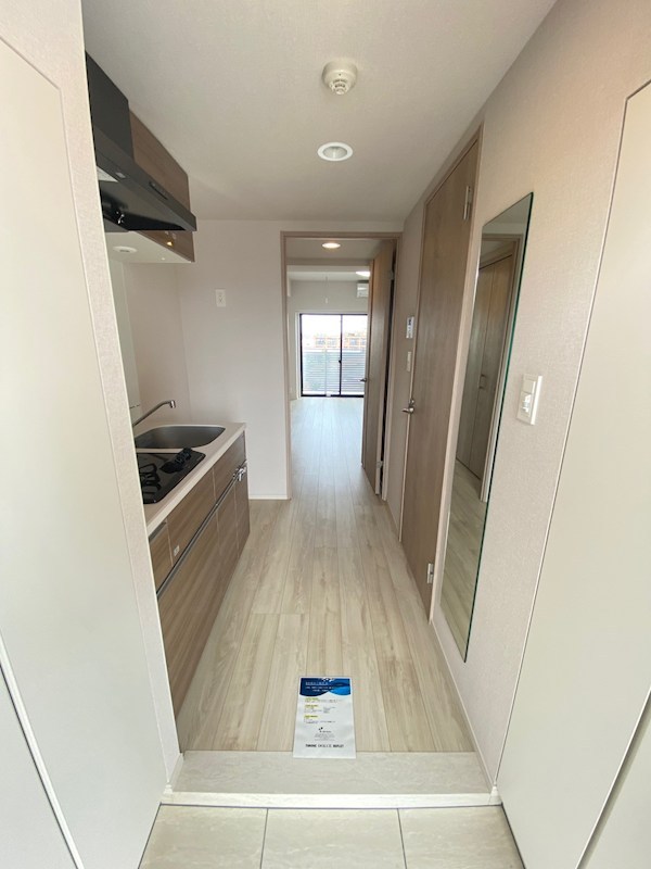 玄関　（参考写真）同じ間取の別のお部屋です