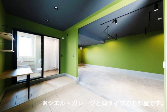 駐車場　＊シエル・ガレージと同タイプのお部屋です。