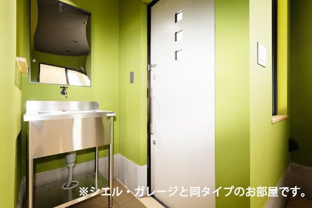 エントランス　＊シエル・ガレージと同タイプのお部屋です。