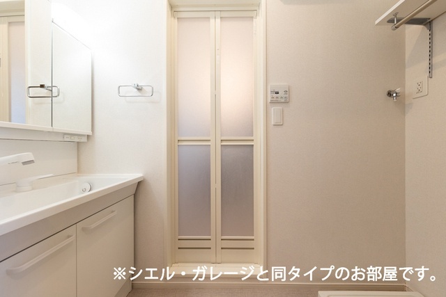 洗面設備　＊シエル・ガレージと同タイプのお部屋です。