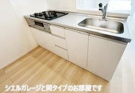 キッチン　＊シエル・ガレージと同タイプのお部屋です。