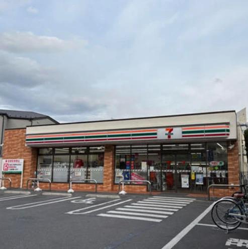 コンビニ　セブンイレブン 世田谷経堂3丁目店（コンビニ）まで617m