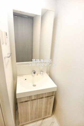 洗面設備　清潔感ある独立洗面台で毎日気持ちよく♪