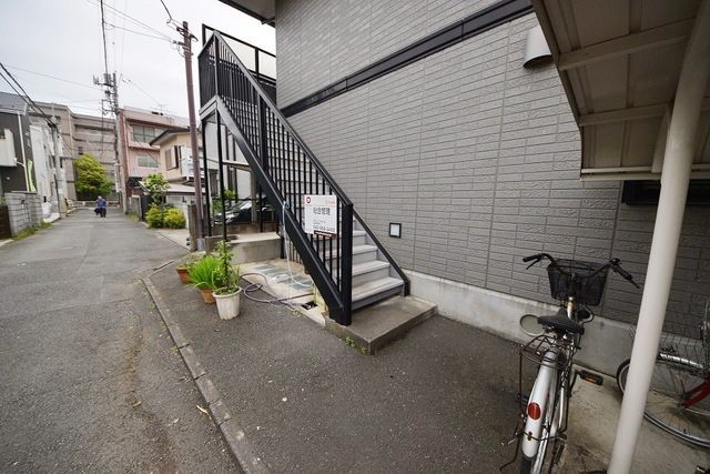 その他　★２階への階段です★