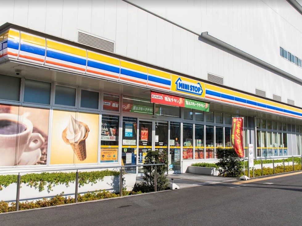 コンビニ　ミニストップ越中島通り店（コンビニ）まで584m