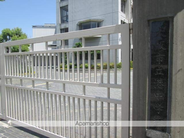 中学校　港中学校（中学校）まで110m