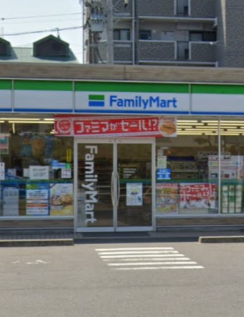 コンビニ　ファミリーマート 名西名塚町店（コンビニ）まで219m