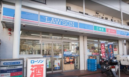 コンビニ　ローソン 日体大前店（コンビニ）まで216m