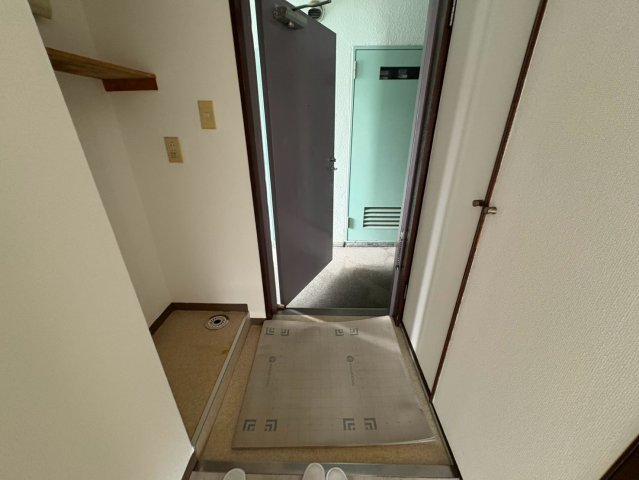 玄関　ラジャール・ユウ