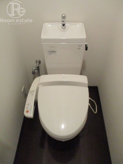 地下鉄御堂筋線 昭和町駅 徒歩10分 3階建 築18年のトイレ写真