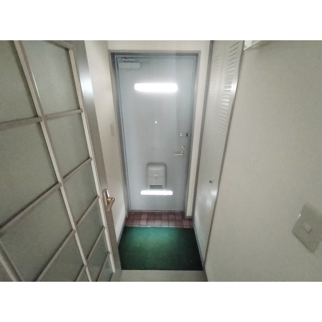 玄関　※別間取りの写真です