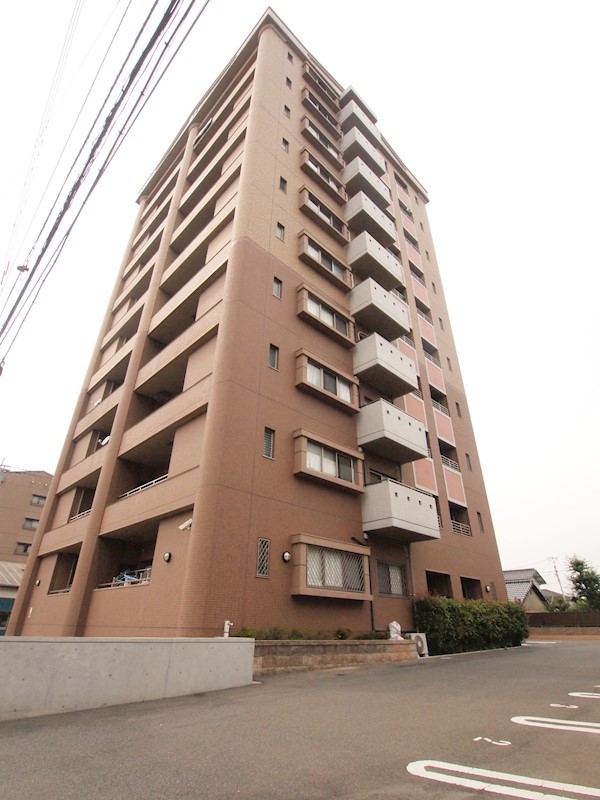 建物外観　閑静な住宅地でコンビニなどお近く便利