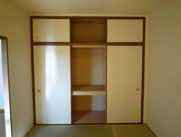 収納　押入れが1間半あります