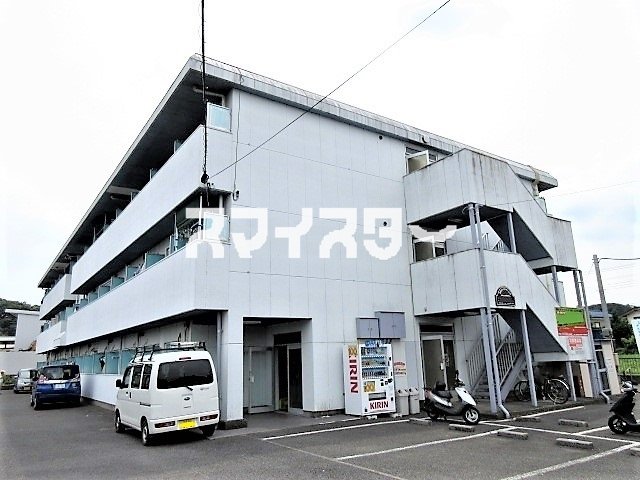ＪＲ中央線 八王子駅 バス乗車時間：15分 最寄りバス停で下車 徒歩3分 築39年