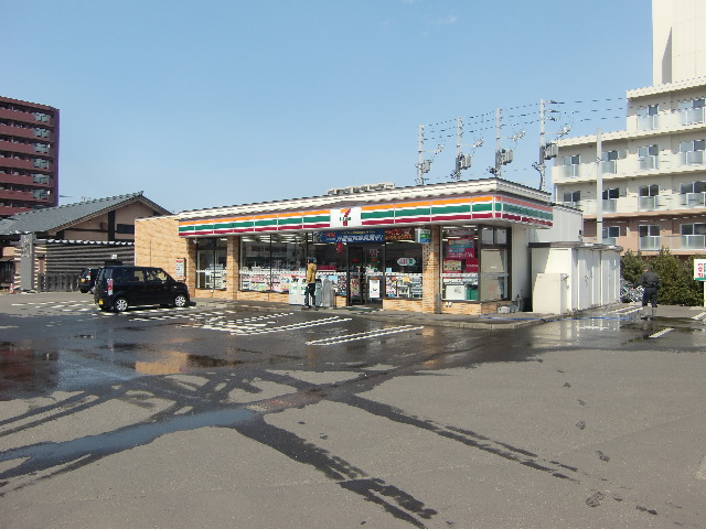 コンビニ　セブンイレブン札幌発寒7条店（コンビニ）まで98m