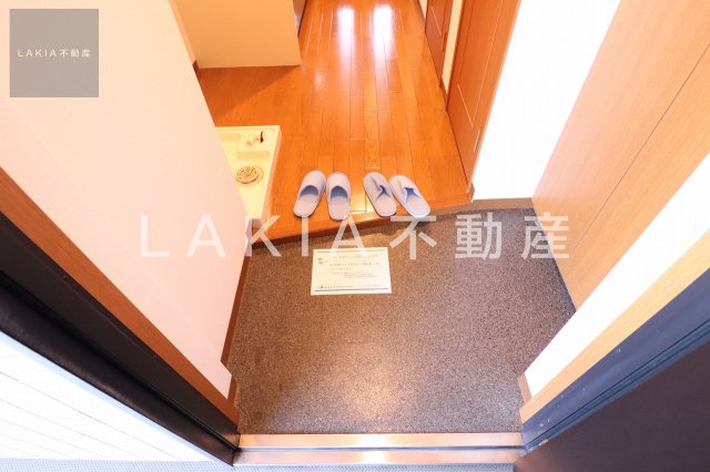 メゾン西梅田の玄関写真