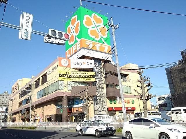 スーパー　ライフ吉川駅前店（スーパー）まで750m