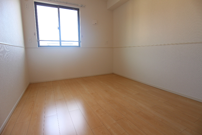 その他部屋・スペース　洋室　日差しが差し明るいお部屋ですね。