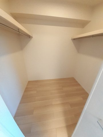 収納　ウォークインクローゼットなので収納豊富です☆