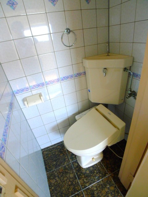 地下鉄名港線 六番町駅 徒歩3分 5階建 築39年のトイレ写真