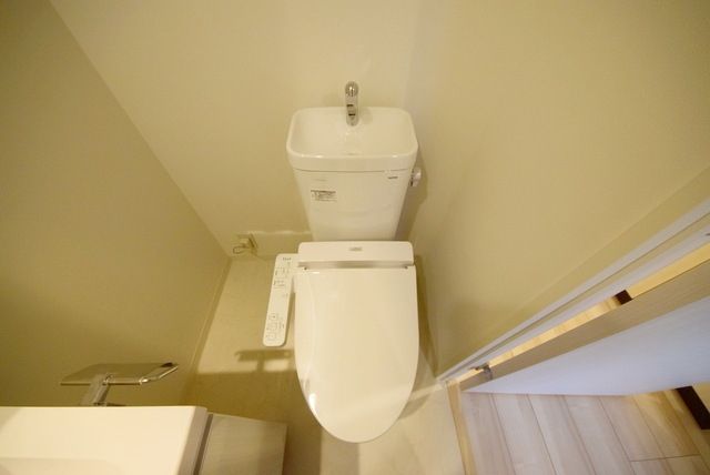 ＪＲ京浜東北線 西川口駅 徒歩10分 11階建 築10年のトイレ写真
