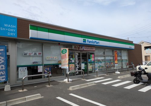 コンビニ　ファミリーマート茜部中島店（コンビニ）まで666m