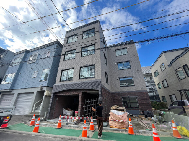 建物外観　札幌市白石区南郷通１８丁目「グランメールＳ－Ｖｉｌｌａｇｅ