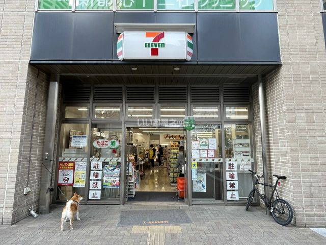 コンビニ　セブンイレブン西新宿5丁目中央店（コンビニ）まで8m