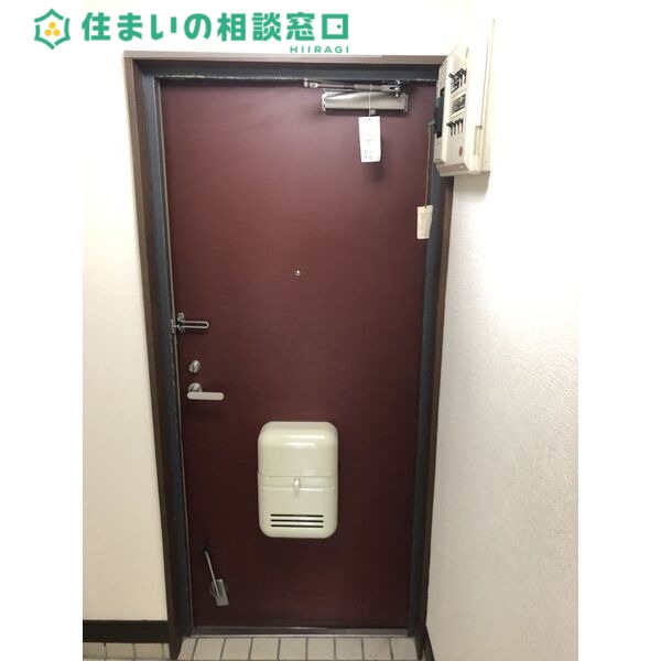 ＪＲ東海道本線 岡崎駅 徒歩25分 3階建 築36年の玄関写真