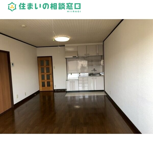 ＪＲ東海道本線 岡崎駅 徒歩25分 3階建 築36年の居間写真