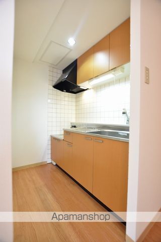 地下鉄東西線 宮の沢駅 バス乗車時間：10分 最寄りバス停で下車 徒歩4分 4階建 築20年のキッチン写真