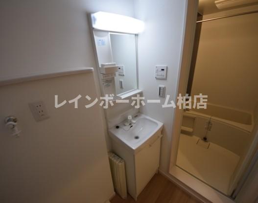 洗面設備　脱衣スペースもあります