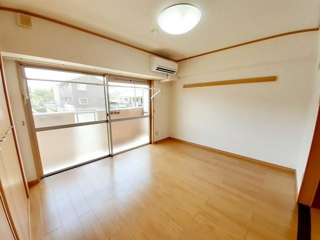 その他設備　※別号室の写真です。エアコン付きです♪